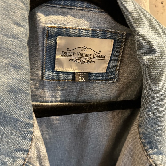 Jean jacket - Picture 2 of 6